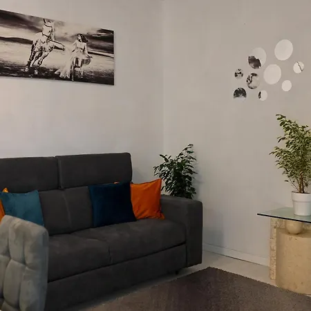 Apartment Angel *